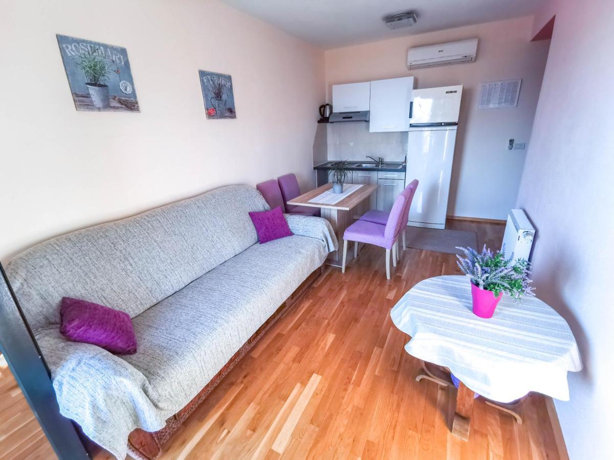 Apartments Vukovic Vanja มาคาร์สกา ภายนอก รูปภาพ