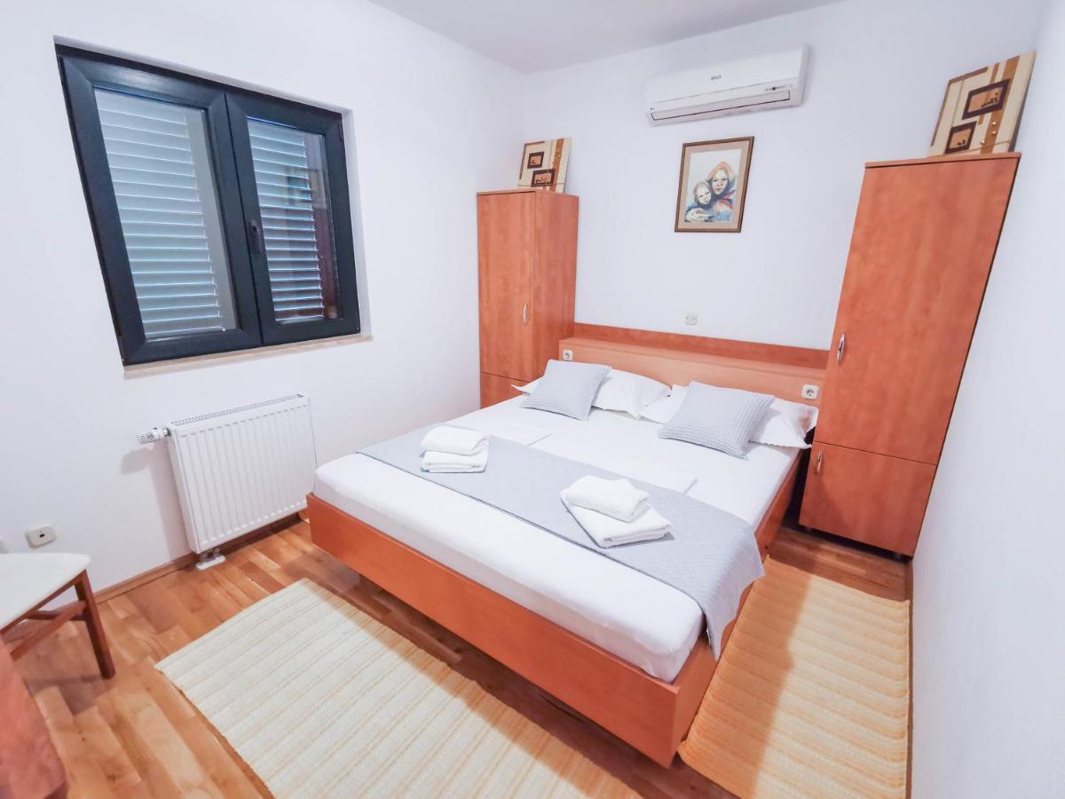 Apartments Vukovic Vanja มาคาร์สกา ภายนอก รูปภาพ