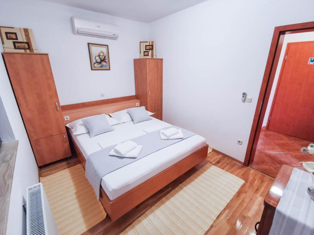 Apartments Vukovic Vanja มาคาร์สกา ภายนอก รูปภาพ