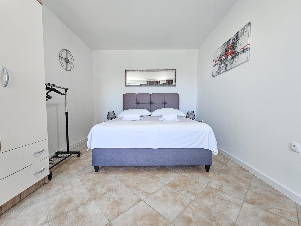 Apartments Vukovic Vanja มาคาร์สกา ภายนอก รูปภาพ