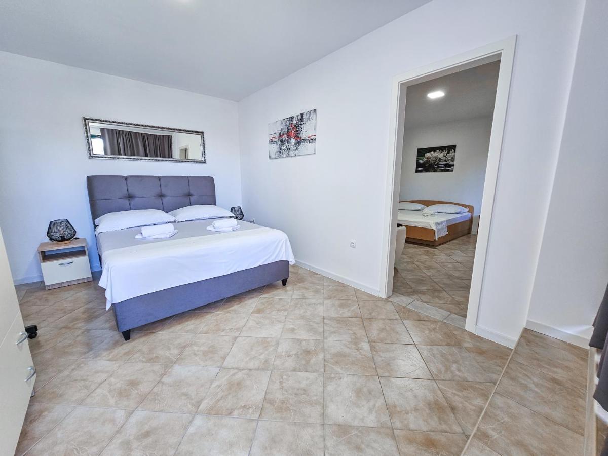 Apartments Vukovic Vanja มาคาร์สกา ภายนอก รูปภาพ